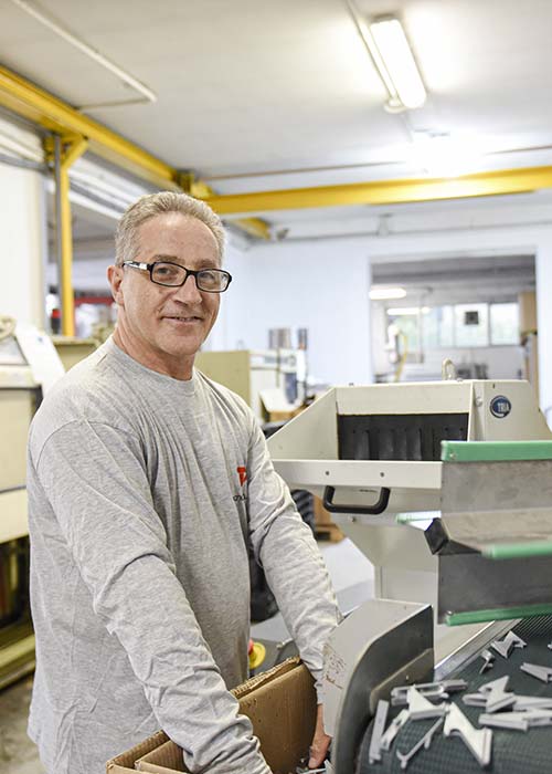 Andrea, operatore di pressa