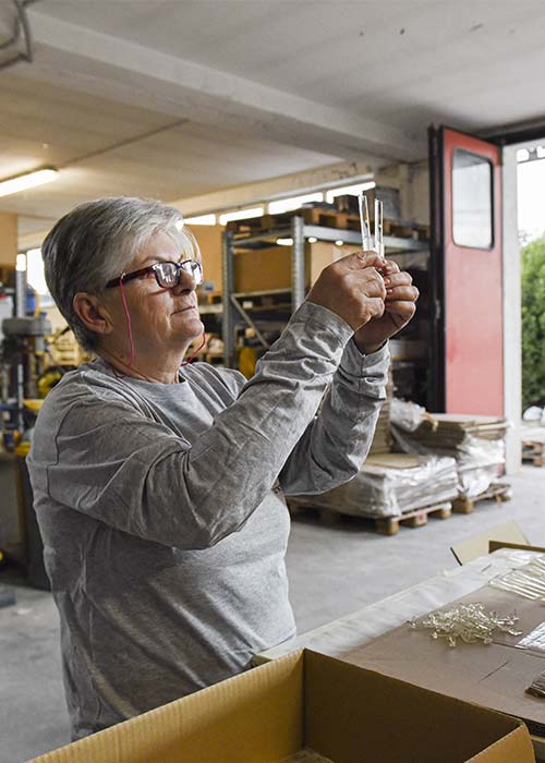 Roberta, operatrice di pressa